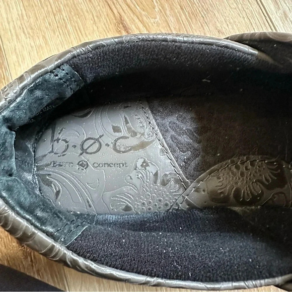 B.O.C. Born Concepts Peggy Grey Slip On Western Embossed Clog Sz 8 GUC - Picture 4 of 14